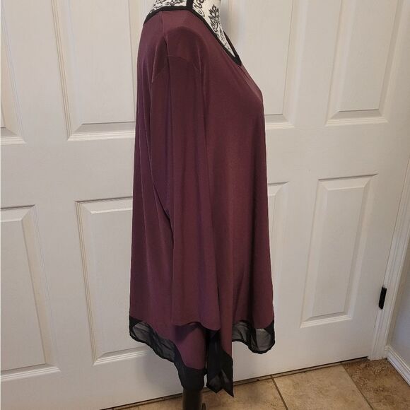 Woman's purple and black tunic top - Picture 2 of 6